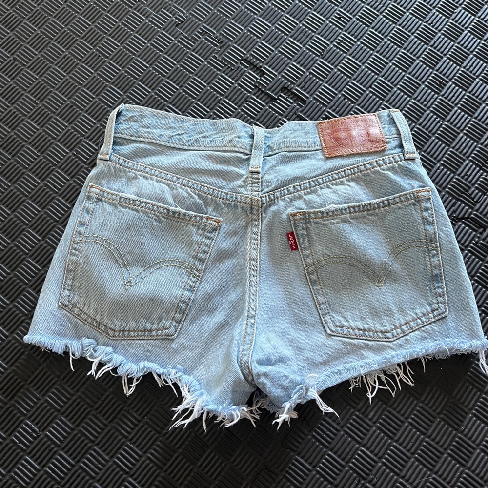 Levi Shorts Size 25